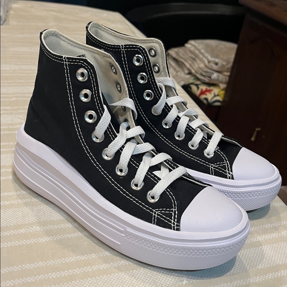 NEW Converse Chuck Taylor All Star Move 568497C Sneakers size 6 women’s